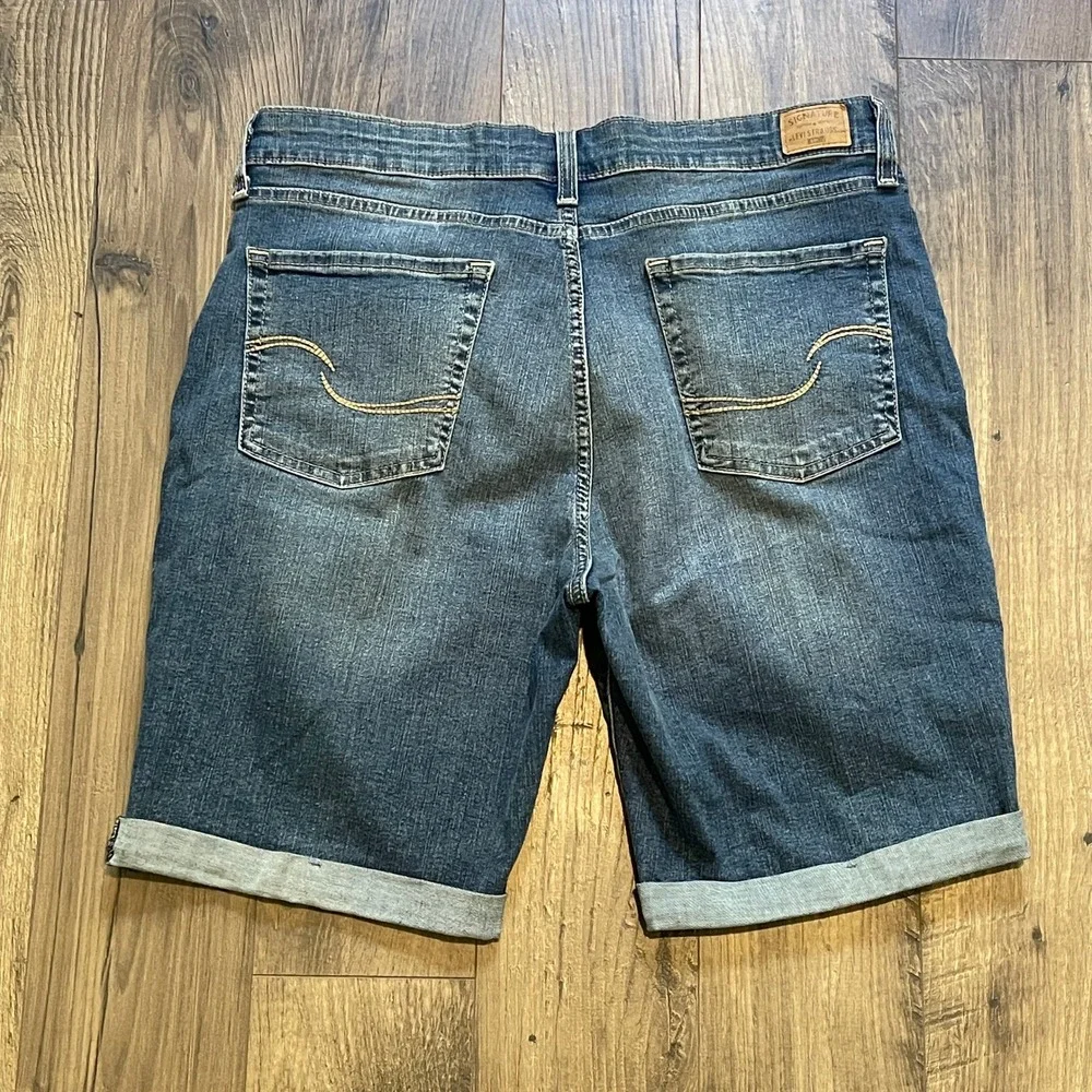 Signature by Levi Strauss & Co Womens Mid Rise Bermuda Shorts Blue Size 14 W32